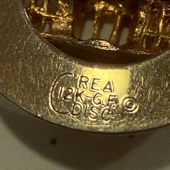 Gold Washington D.C. Pendant - Picture 6 of 7